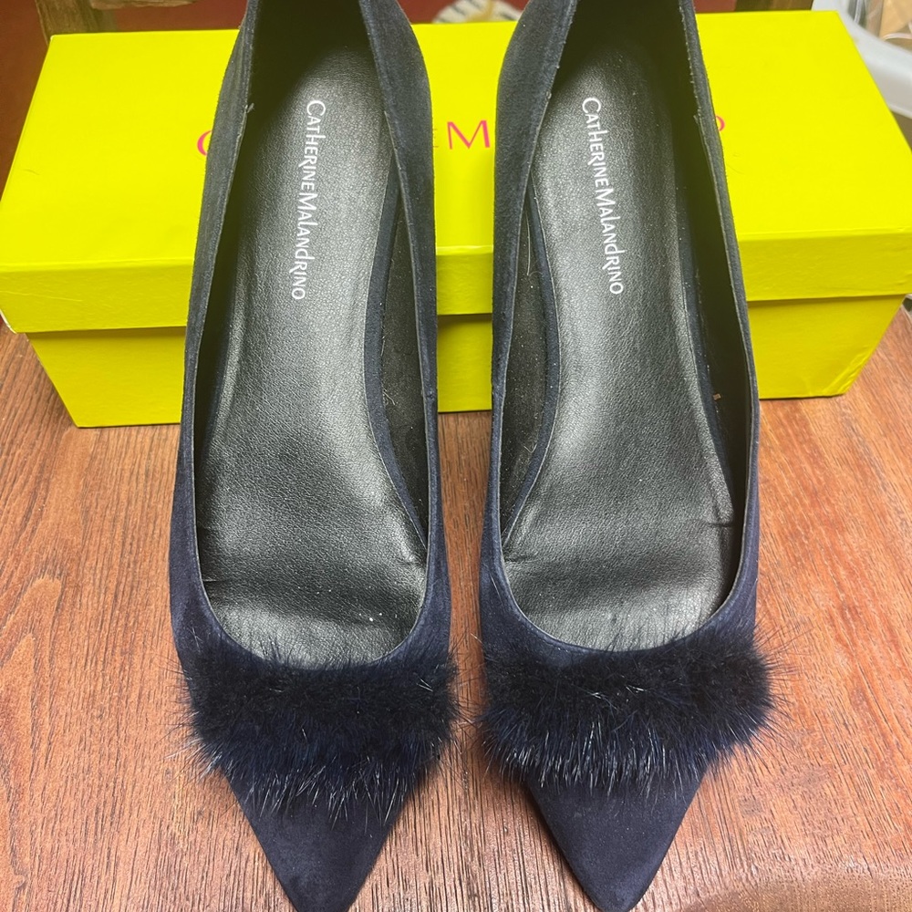 Catherine Malandrino Pina Navy blue suede flats with mink accent. nWT